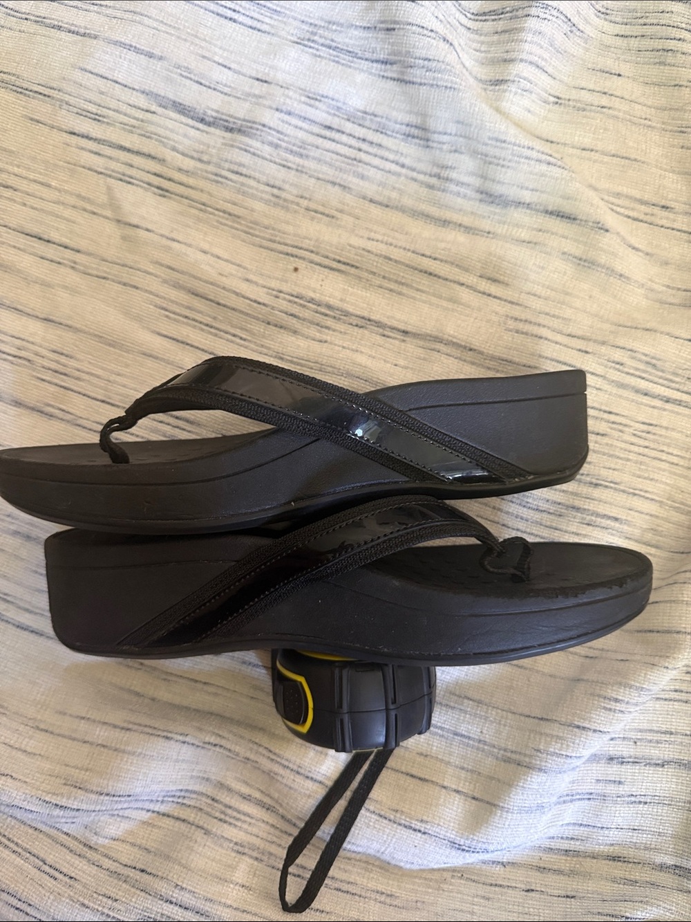 Vionic Women's Black platform Flip-Flop Sandals size 8 SUPER comfy !!! - Picture 2 of 6
